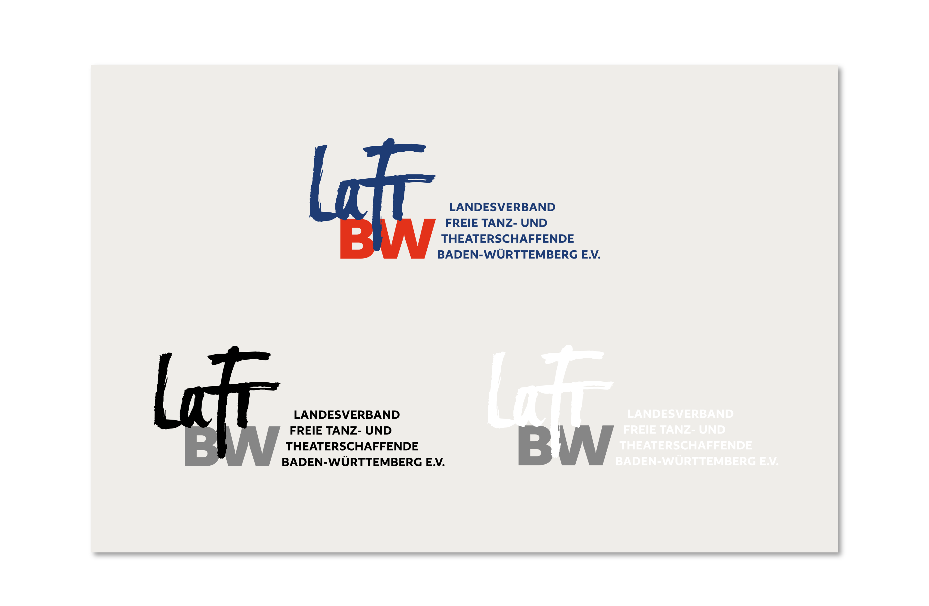 Auf hellgrauem Hintergrund ist das neue Logo das LaFT BW zu sehen. Es gibt drei Varianten: in Farbe (also Blau und Rot), Schwarz-Weiß und Negativ.
